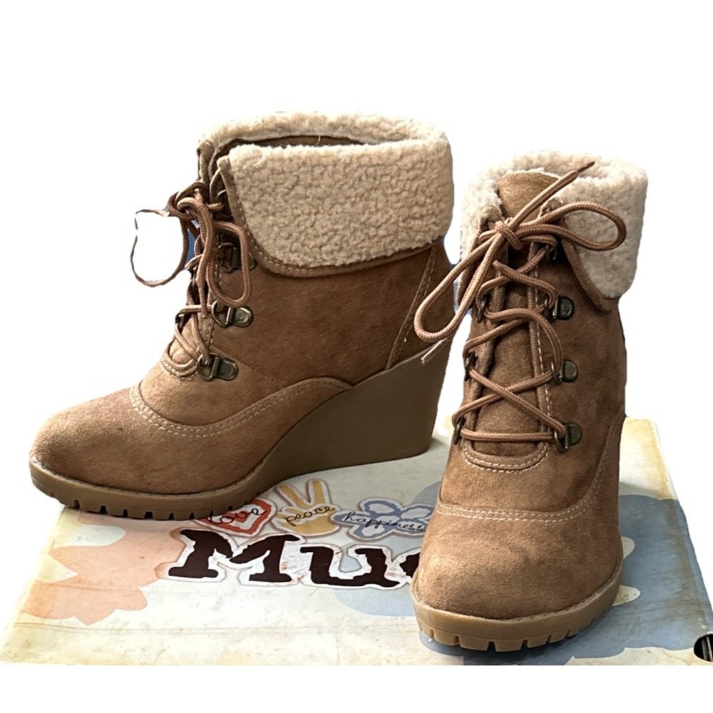 Mudd Sherpa Lined Ankle Boots Women's Size 6 Brown Lace Up‎ Wedge New